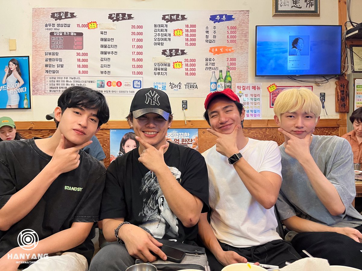 blcommunity_int tweet media