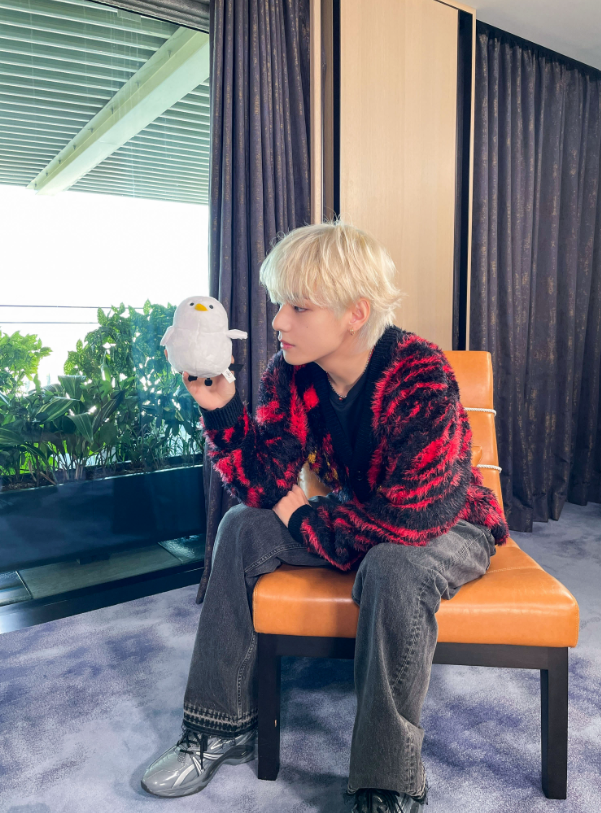riika77823706's tweet photo. BTS Vテテのインタビューが
9月19日のZIPで放送!
めざましテレビにもテテの名前があります✨
さらにTHE TIMEも😍
予告写真や放送時間はこちら⬇️
https://t.co/MEzaUwpUjy
#BTS #BTSV #テテ #テヒョン #ZIIP #めざましテレビ #THETIME https://t.co/6YOVWMu7vo
