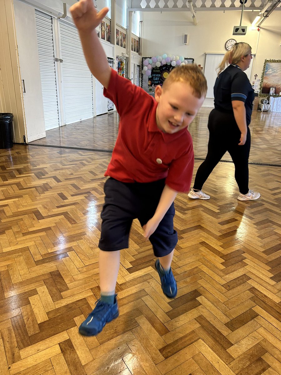 HolySpiritWA9's tweet photo. Year 3 exploring star jumps during our PE lesson today. https://t.co/xRigBxhGQD
