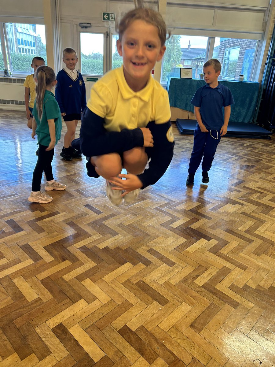 HolySpiritWA9's tweet photo. Year 3 exploring star jumps during our PE lesson today. https://t.co/xRigBxhGQD