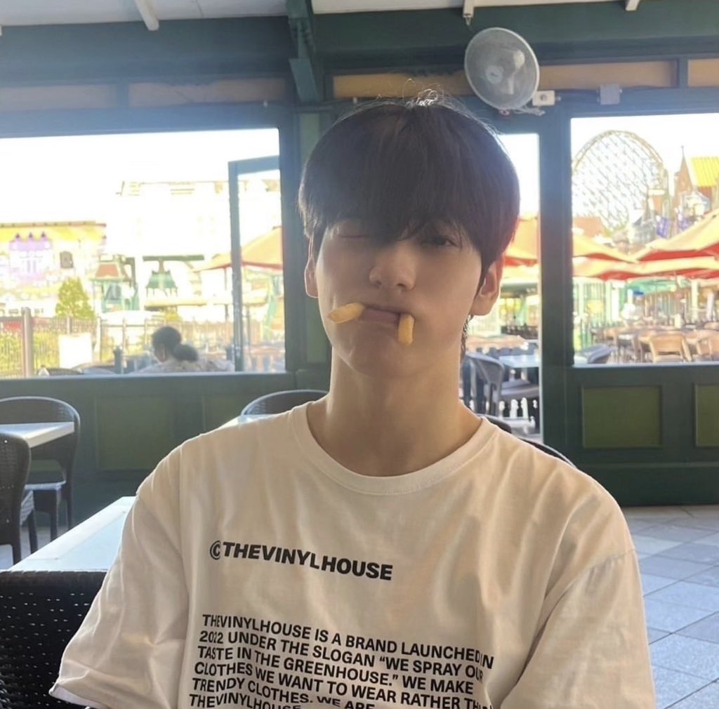 beomthea's tweet photo. GOODMORNIGN TO ME SOOBIN POST https://t.co/0i1Un9Xqcq