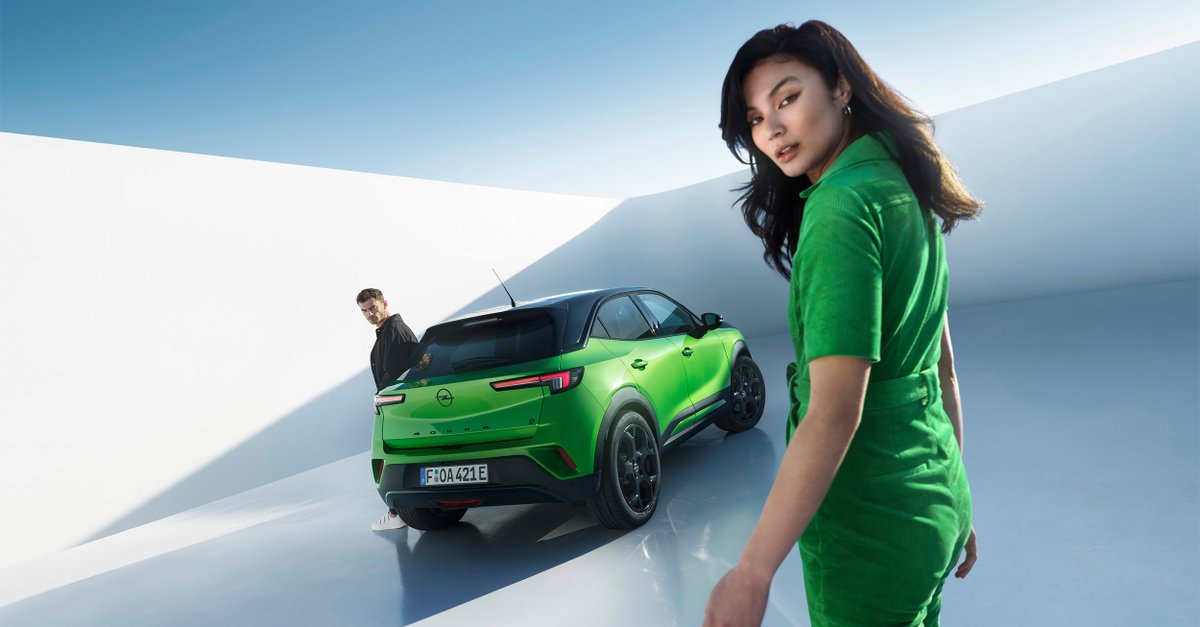 OpelSrbija's tweet photo. Inovacije za bezbednost kod modela #OpelMokka #AllElectric? 
Adaptivna Intelli-Lux LED Matrix svetla bez odsjaja, automatski tempomat koji omogućava automatsko ubrzavanje/kočenje i u svakom trenutku održava rastojanje između vozila ispred, kao i sistem automatskog kočenja. https://t.co/eLE6QSFjbu