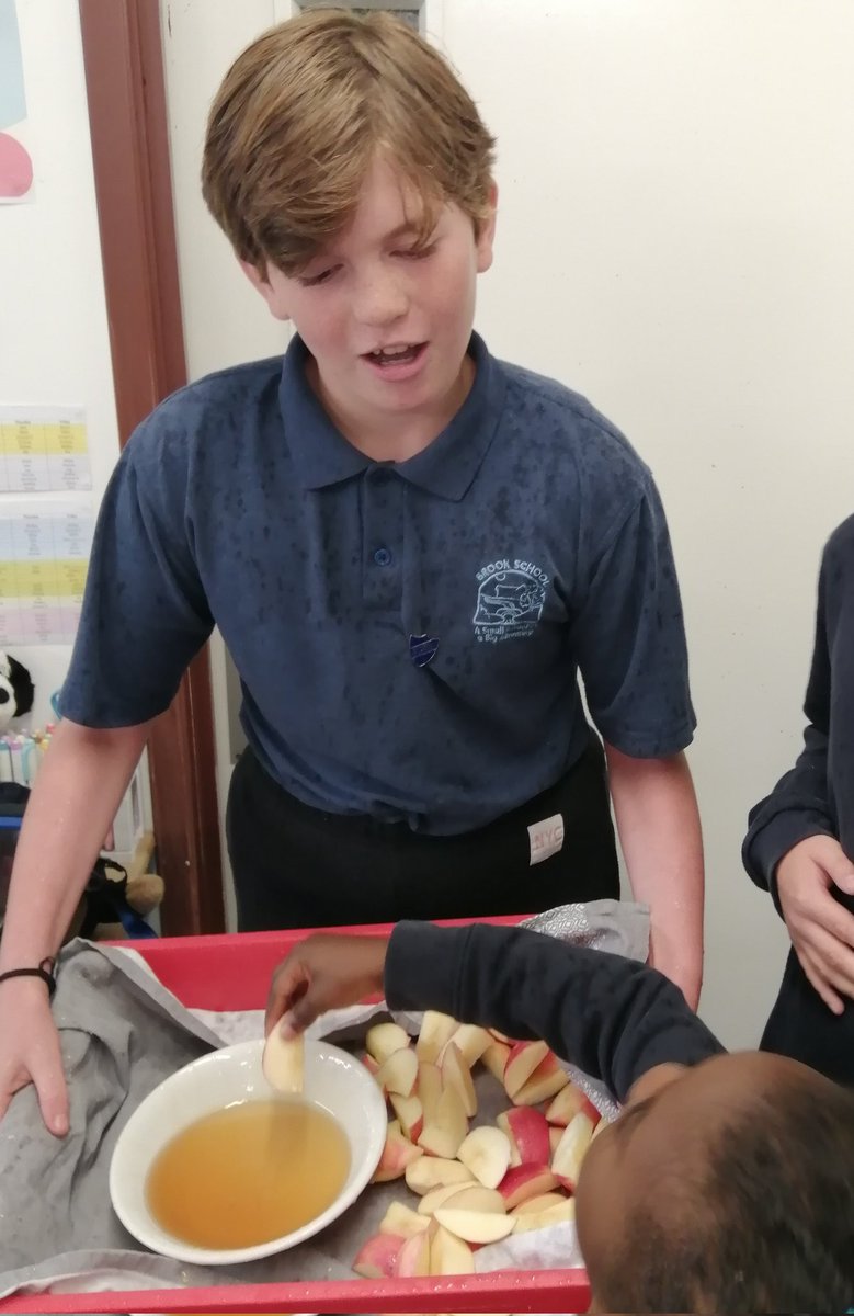 BrookAshford's tweet photo. L'Shanah Tovah - have a good new year! It's Rosh Hashanah and we have shared apples and honey today. #RoshHashanah #Judaism #villageschool https://t.co/mk9IAAKMxu