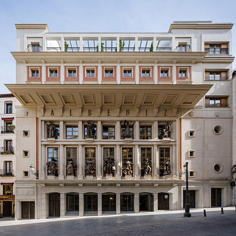 MadridProyecta's tweet photo. 🏗️Fotos de la rehabilitación del hotel-teatro Albéniz, por Ruiz Barbarin Arquitectos.

No está mal recordar que hubiera sido demolido de no ser por la movilización social. 

📍Sol
ℹ️https://t.co/hjzXxMpJmy
🗨️https://t.co/sdXFy41gL6 https://t.co/CUeyLj4y1L