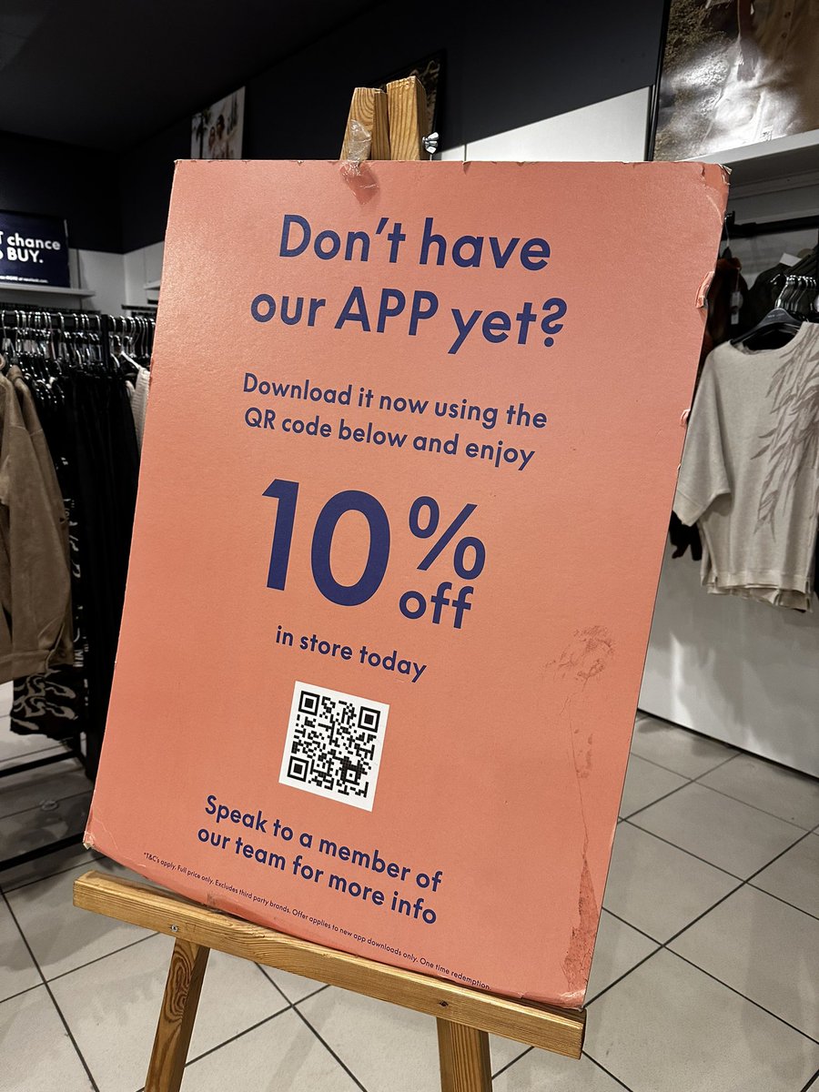 _MariaMadison_'s tweet image. Terrible advertising! Misleading customer. Reads 10% if you download the app. Doesn’t say anything about you need to be a new customer! @newlook #misleadingadvertising