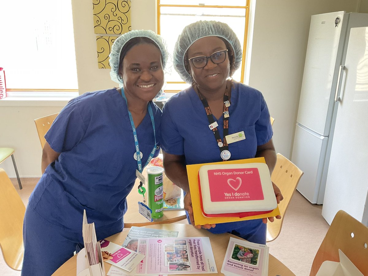 A yummy start in @MKHospital delivering cakes to ITU, theatres & ED for #OrganDonationWeek Have you signed up to the organ donor register? Have you told your loved ones? It takes 2 minutes to save lives. @NHSOrganDonor @OdtSouth @strachanjamie