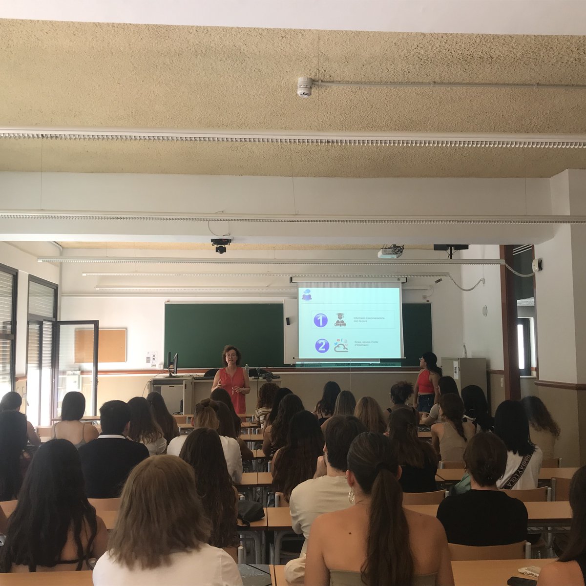 Comencem les classes a la Facultat de #PsicologiaUB!

Us desitgem un bon retorn a les aules i molts èxits aquest curs 2023-2024 🤗