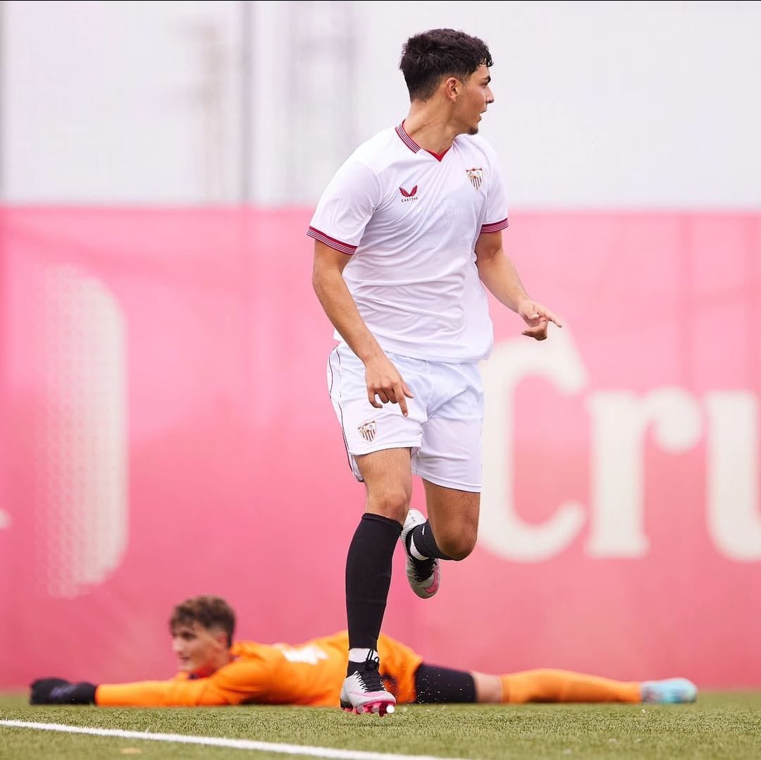 EliteInternacSA's tweet photo. ‼️J⚽RNADA ELITE‼️
 
5️⃣ Y es que estos son los partidos donde resaltan las estrellas… vaya partido nos dejó Dani Herrera en el derby de sevilla con un gol y asistencia remontando y dando la victoria al equipo. ¡Espectacular! 👏🏻🔝 https://t.co/NOBvJmH4Ng