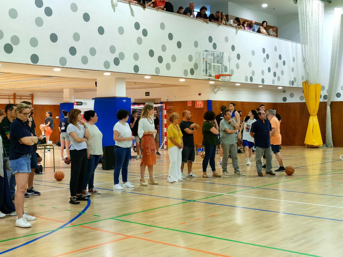 Felicitats a la <a href="/PLbasquetGracia/">Plataforma Bàsquet Gràcia</a> per organitzar el Torneig Vila de Gràcia! 1️⃣6️⃣edicions de compromís amb l’esport i uns valors que ens representen com a districte. Felicitacions als nostres clubs! <a href="/cbcoll/">cbcoll</a> <a href="/CBPedagogium/">CB Pedagogium</a> <a href="/BasquetLldG/">Bàsquet Lluïsos</a> <a href="/VGBasquet/">VedrunaGràciaBàsquet</a> <a href="/btclaret/">Claret Llops</a> <a href="/safaclaror/">Bàsquet Safa Claror</a> <a href="/ce_sallegracia/">Club Esportiu La Salle Gràcia</a>