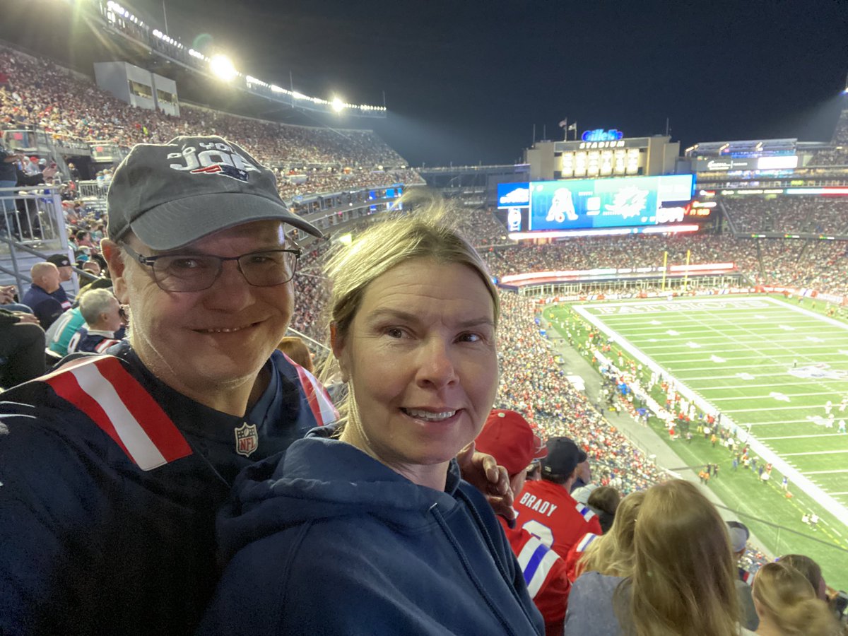marktruss29's tweet photo. Date night! Sunday night football with my best friend. #ForeverNE #ProudPatriotsMember #GilletteStadium https://t.co/ZulBIr337j
