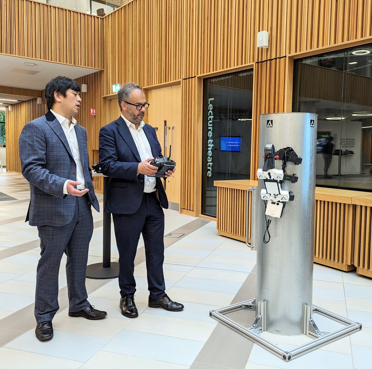 StuartClarkeUK's tweet photo. Really pleased to welcome @scullyp, Minister for Tech &amp; Digital Economy to @LeedsDigiFest. Started the day with visits to @BraggRoyceLeeds and @nexusunileeds, including demos from @COVVI, Acuity Robotics and Yondar. #LDF2023 https://t.co/aooMmBoTvh