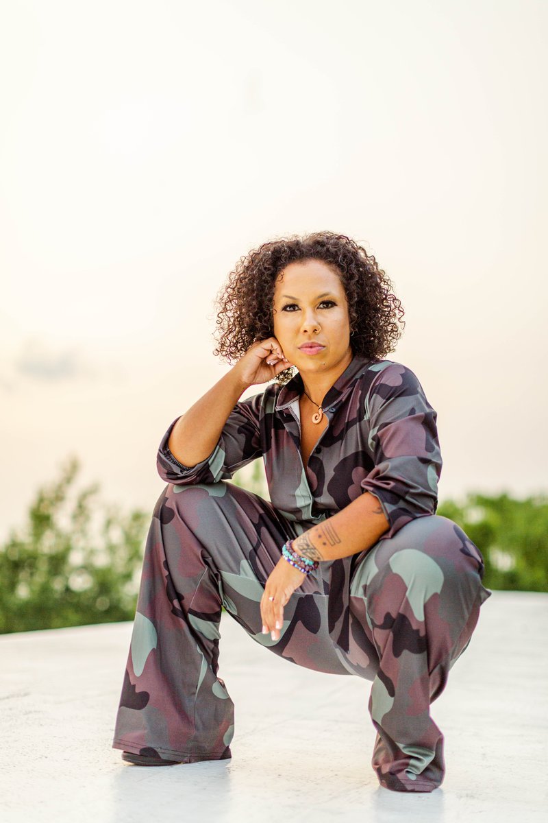 Musician @EmmaG came to me with a unique need: custom brand images that captured her aura as an artist and channeled both Alicia Keys and P!NK. 

Check out my latest blog to learn how we worked together to create her dream images! shorturl.at/IKMY8