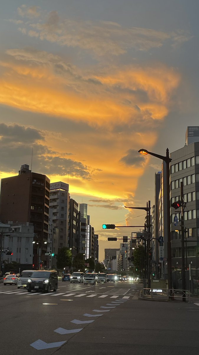 mekemaro's tweet photo. 秋の雲　天をかける龍の如く。 https://t.co/AuKS6NMC2F