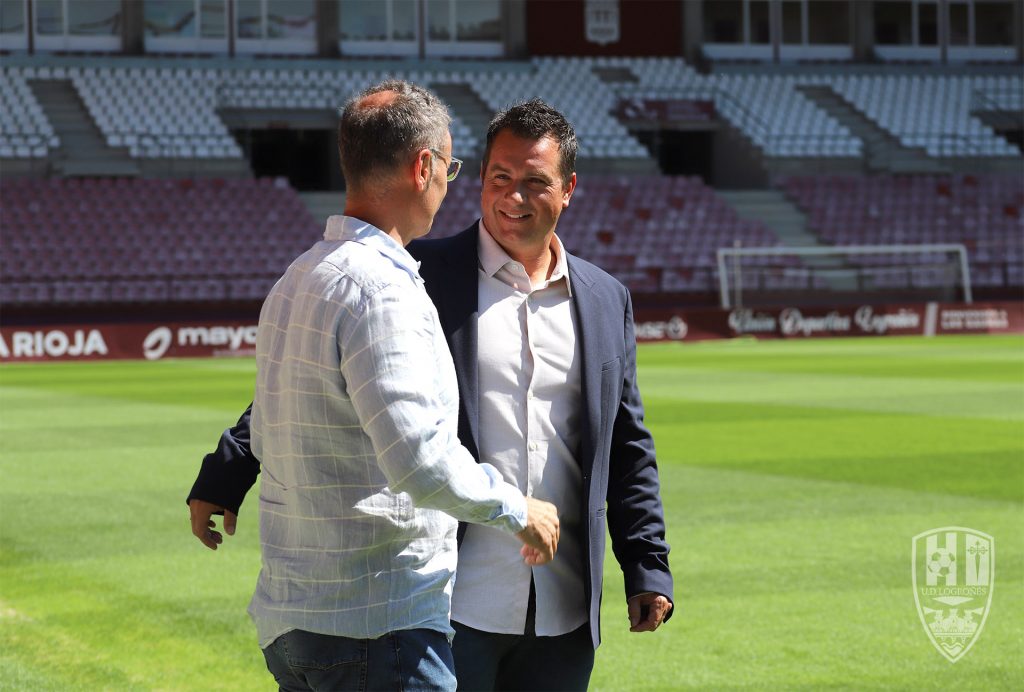 udlog_stats's tweet image. 🫡 Entrenadores INVICTOS en sus PRIMEROS 6 PARTIDOS dirigiendo al LOGROÑÉS 

➡️ Carlos Pouso
➡️ Sergio Rodriguez
🆕️ DIEGO MARTÍNEZ 

😉 Esta carrera a 3 podría convertirse en un duelo a 2 la semana que viene