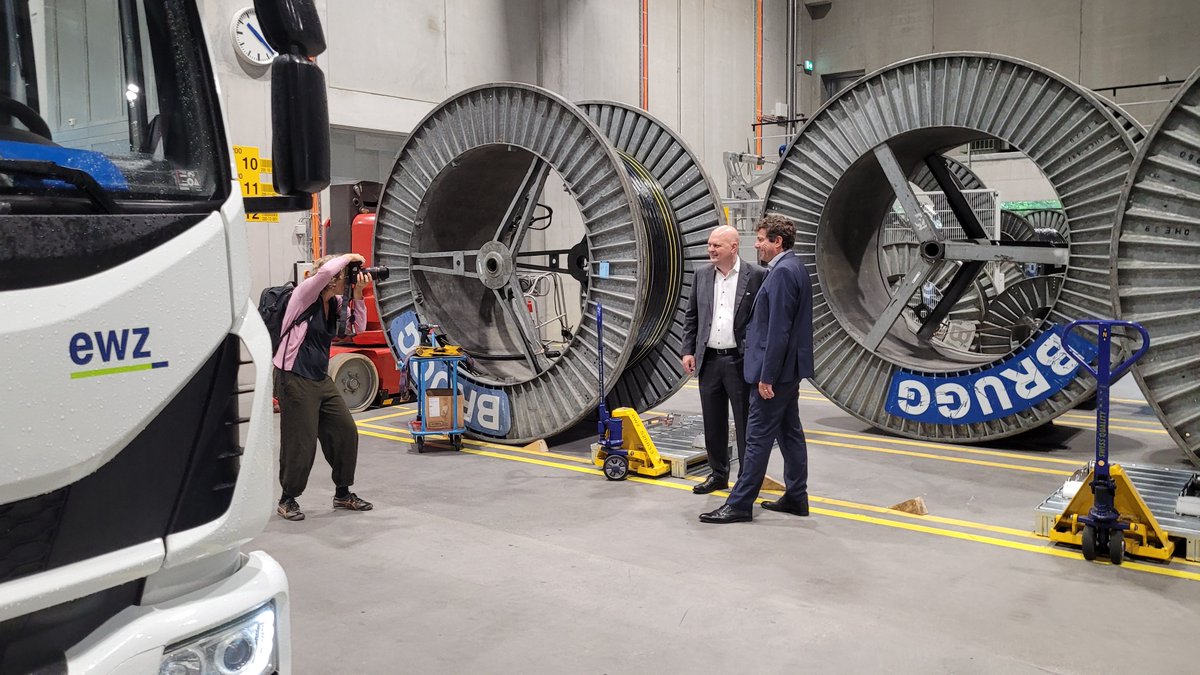 michaelbaumer's tweet image. Die Optimierung des @ewz_energie-Areals Herdern beim Toni-Areal kommt voran! Heute hat das Zentrallager an einer Medienorientierung offiziell den Betrieb aufgenommen. Jetzt beginnt die 2. Etappe mit dem Bau von Räumlichkeiten für rund 600 Mitarbeitende ewz.ch/de/ueber-ewz/n…