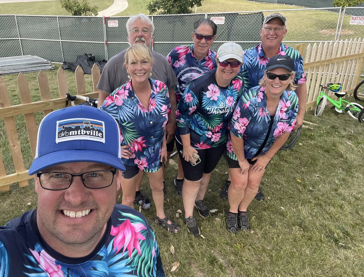 #sundayfunday ran into some pretty rad people! Luckily I get to see these folks at different gatherings… I call them the harem! As always thank you for your support! #friendsofthirstypigs #thirstypigseverywhere #thirstypigs #cyclingfriends #cyclingcommunity #livelaughlove