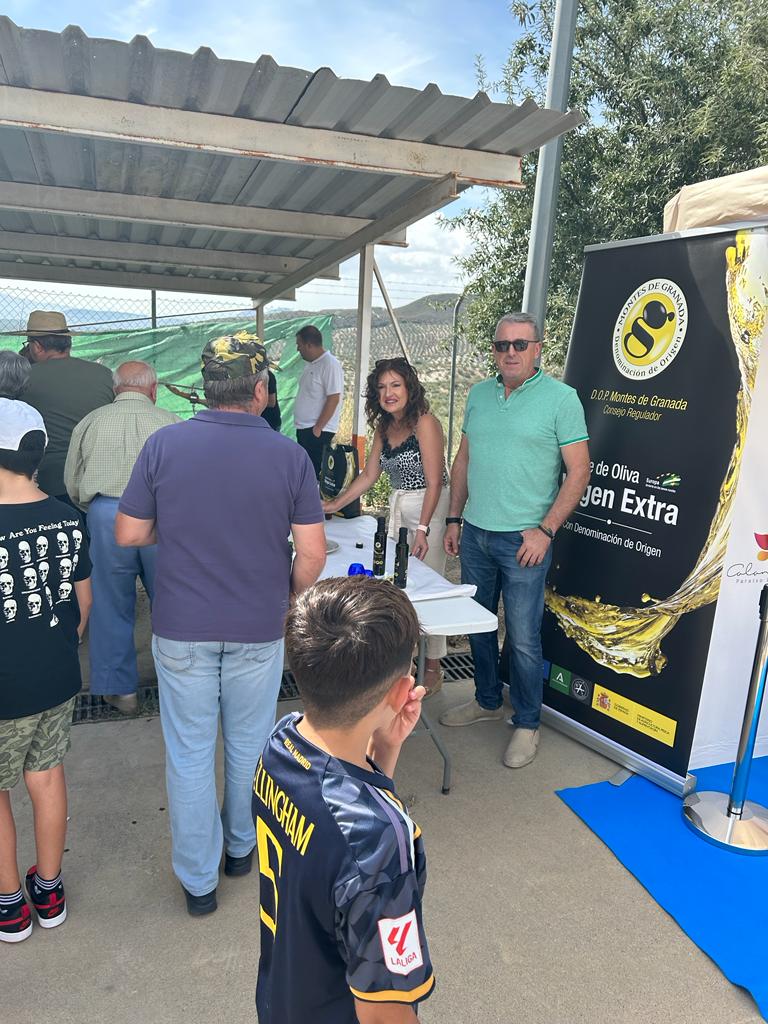 montesdegranada's tweet photo. Jornada de degustación de AOVE en Ntra. Sra. del Pilar S. Coop. And (Colomera) organizada por la DOP Montes de Granada. 💚

https://t.co/hjaYBBvY3j https://t.co/4sGp8kyoMd
