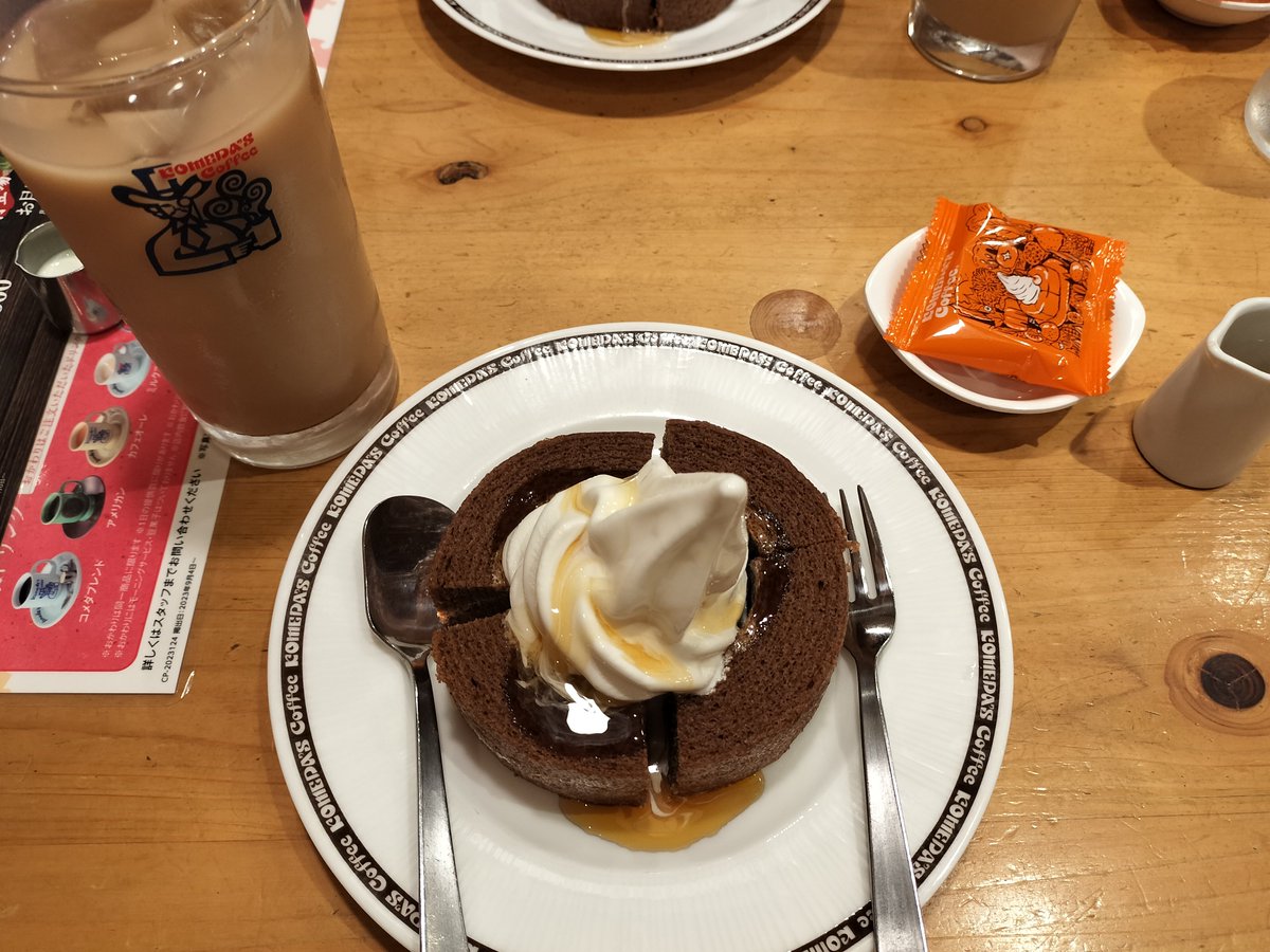 lemon4X26's tweet photo. 今日はハンドメイドの仲良くしてる先生とコメダ珈琲でお茶して来た😊GUでお値下げのワンピ購入✨五島列島の土産貰った😚 https://t.co/NtcDFng71n