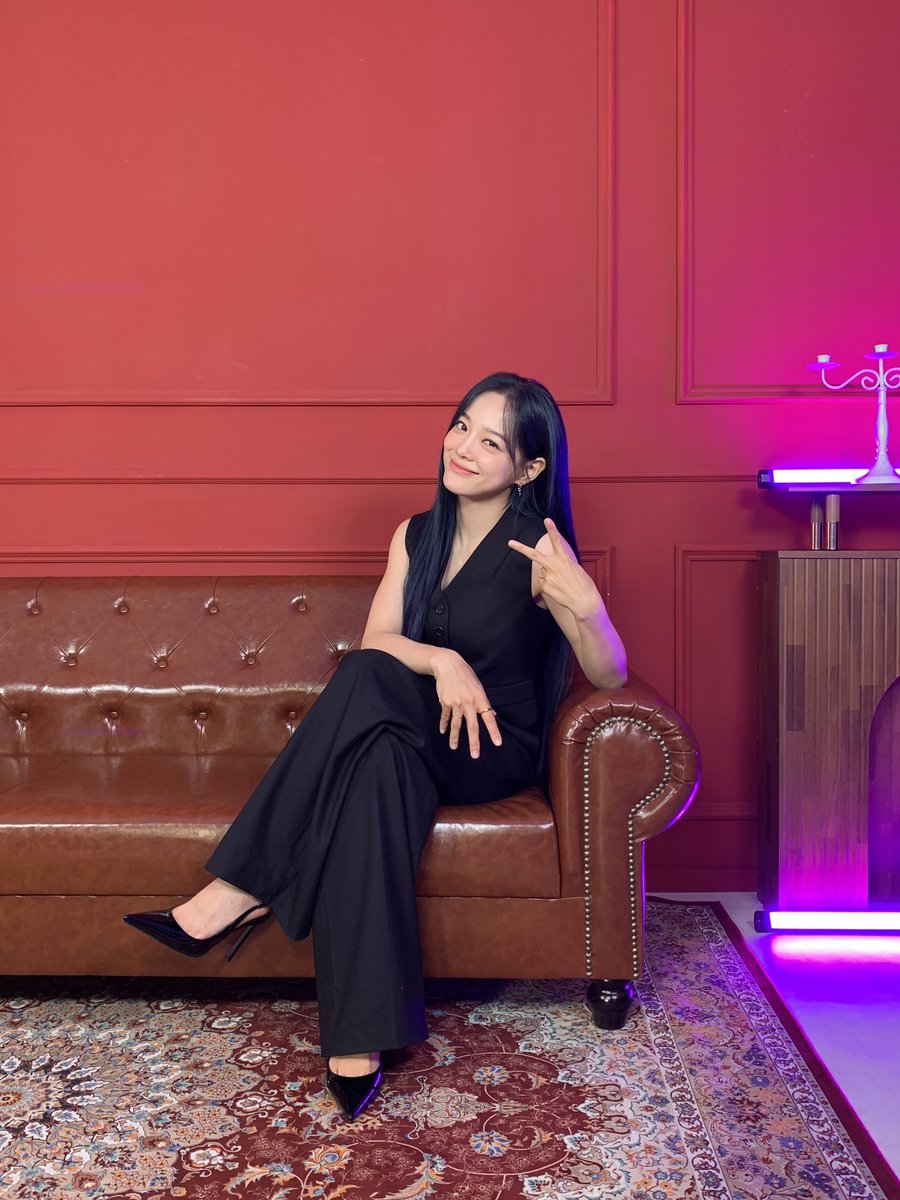 [📸] 230918
김세정의 KEY&amp;LOCK SWITCH Q&amp;A

Q&amp;A마저 작품으로 
만들어 버리는 세정이 👍

#김세정 #KIMSEJEONG #세정 #SEJEONG #1st_ALBUM_門 #Top_or_Cliff #항해