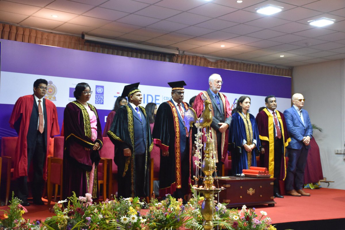 Pleased to have attended the Graduation Ceremony of the 'Diploma Prog in Technology of Waste Mgmt’ by @ColomboUni, spearheaded by @UNDPSriLanka's #CDLG proj & funded by @EU_in_Sri_Lanka. The UGC-approved prog aims to help local authorities manage their waste #sustainably.