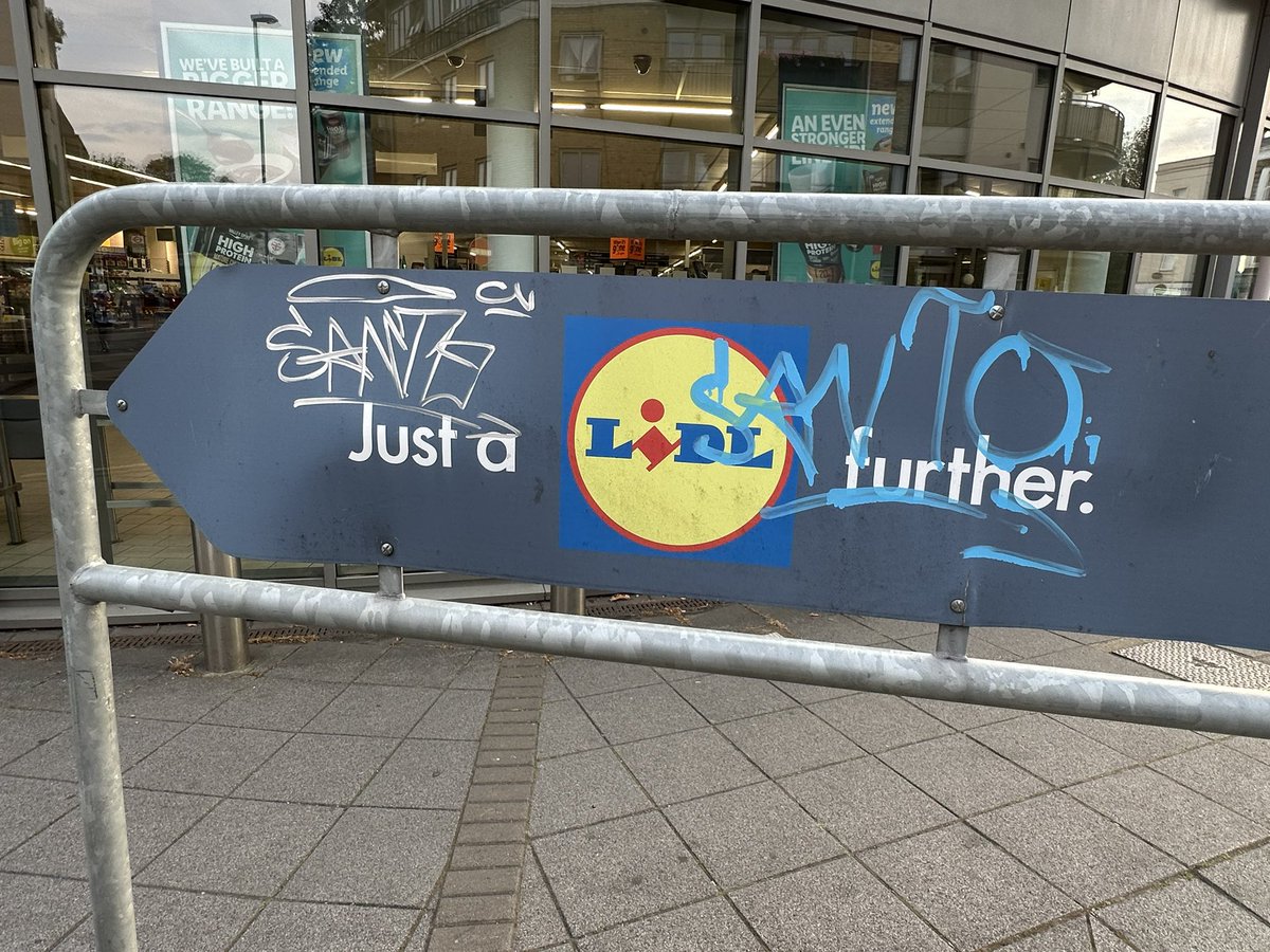 Just how difficult should it be @LidlGB to get you to clean a sign outside of your Norbury (SW16) store - it’s been like it for months now! Do you care enough about the appearance of your store fronts to do something about it? 🤷‍♂️ #lidl #graffiti #tagged #tagging #norbury #sw16