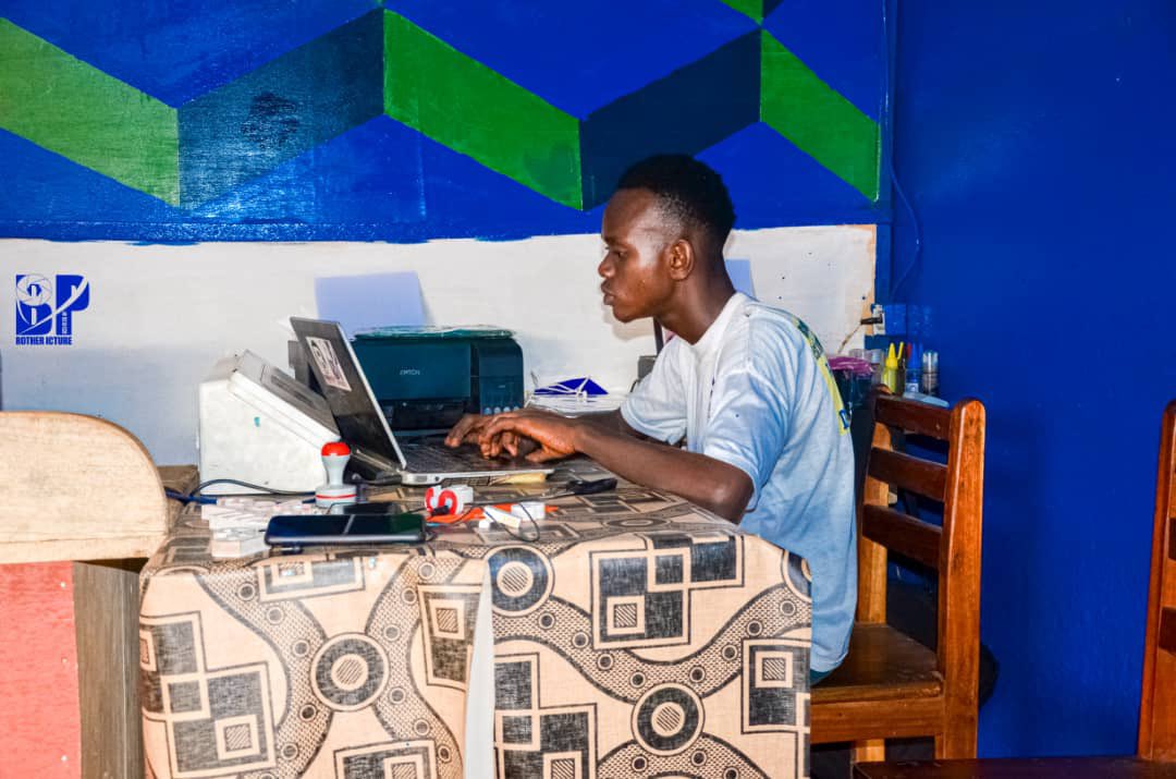 Grâce à la subvention du Fonds Soutra, l'Entreprise 🚀 Brother Impression sarl bénéficie de: 
✅Achat de machine grand format 
✅Machine à découpe 
✅Appareil photo
Prêts à faire passer la créativité au niveau supérieur!  #Innovation #ÉquipementDePointe INTEGRA