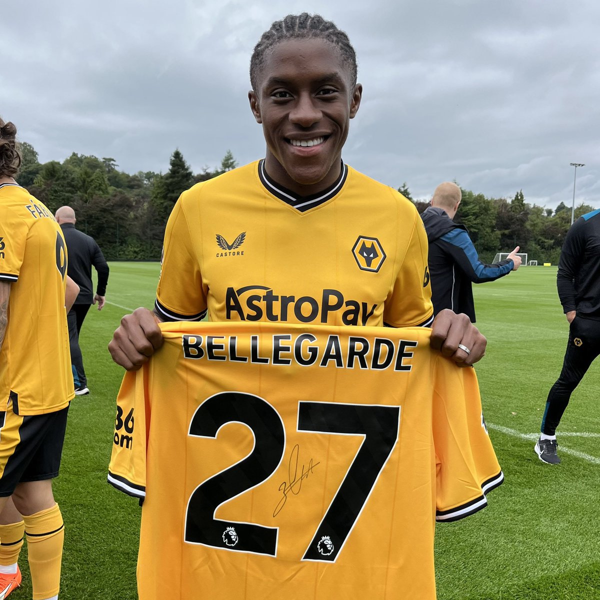 Young_Wolves's tweet image. After an electric debut from @Bellegarde_Jr on Saturday, we’re giving you the chance to win his signed shirt! 🔥

To be in with a chance of winning, follow @Young_Wolves, like &amp;amp; RT this tweet!

Winner will be contacted on Friday 22nd September via DM. Good luck! 🐺