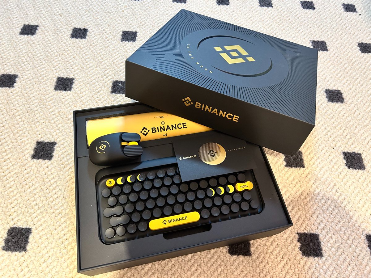 抽一份币安的中秋礼物：价值1000r的键盘套装

感谢<a href="/binancezh/">币安Binance华语</a> 的空投，这次超级赞！

中秋佳节赏月🎑，与包装上的“to the moon”相呼应；

键盘上的回车键，被设计成了“HODL”简直是点睛之笔！！ 

最后，感谢没送月饼🤣真吃不动了！

搜了下淘宝，这套至少要1000r，抽奖送粉丝了！！

规则：