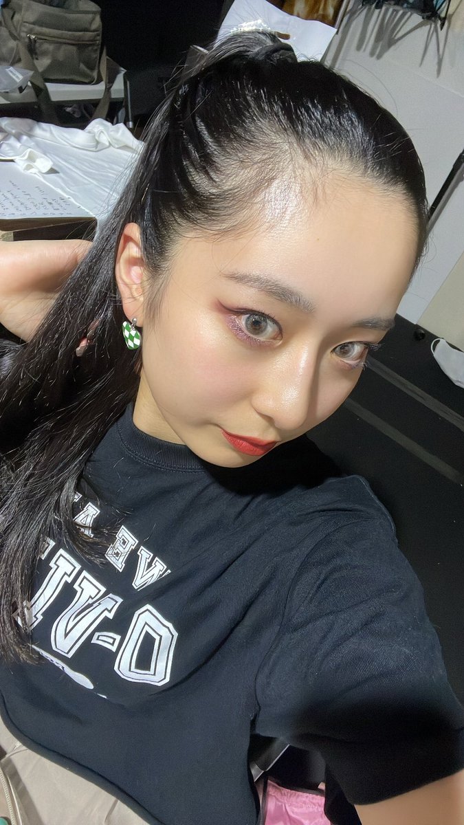 kanami_ovils's tweet photo. FC限定ライブin名古屋！
見にきてくださってありがとうございました✨

距離近くて熱気やばくて、めっちゃ楽しくて、すてきな思い出になりました💐
本当に幸せをもらえますね

今回は久しぶりのポニーテールで挑みました👱🏻‍♀️
やっぱこの髪型がいっちばんテンション上がる！

私といえばー？！せーの！！ https://t.co/d77exYQdIz
