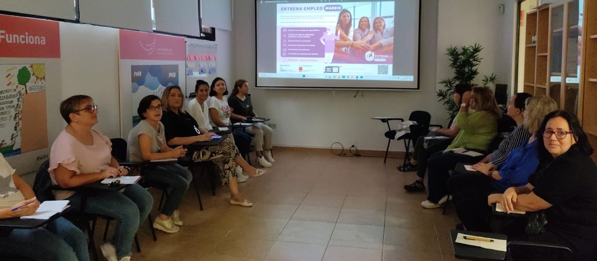 AreaEmpleoFSMLR's tweet photo. 🙋‍♀️  Aprovechad este programa para identificar las #habilidades (gestión del tiempo, flexibilidad, creatividad, escucha activa, empatía, comunicación, etc.) que habéis desarrollado ✅ con #Hijos #Hijas, porque os 💪 #capacitan para muchos trabajos  https://t.co/hcVf9hVsE8 https://t.co/9E99cBD3uD