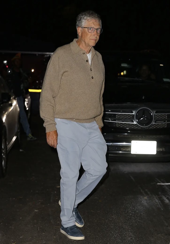 MattWallace888's tweet image. 🚨 Bill Gates, Michael Bloomberg, &amp;amp; Prince William are Meeting For A Summit in New York To Discuss Creating Youth Reeducation Camps 🚨

⚠️ THEY WANT TO BRAINWASH TEENS ACROSS THE WORLD INTO JOINING THEIR WOKE CULT ⚠️

❗️NONE OF THOSE 3 SHOULD BE ALLOWED ANYWHERE NEAR CHILDREN❗️