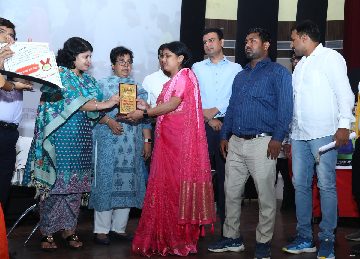 A Grand State level launching of "Swachhata Hi Seva" by APC, GoUP,@apcuttarpradesh is held on 18th Sept. in the Directorate of PanchayatiRaj, GoUP. 60 best Gram Panchayats nominated for Model village and 75 Safai Karmis(each from one district)are felicitated on the occasion.