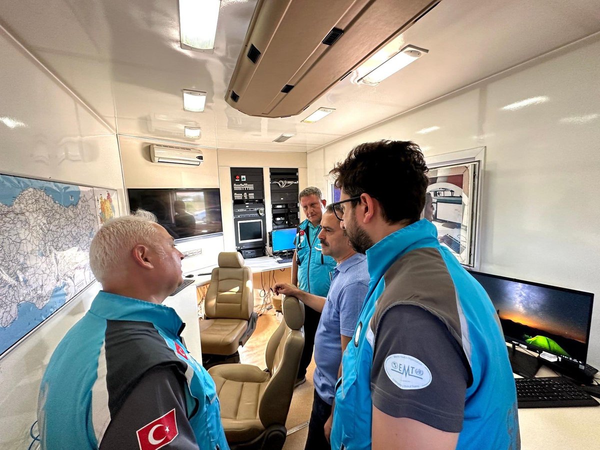 saglikcanakkale's tweet image. 📌 #EuModex Çanakkale Tatbikatı

Medikal kurtarma senaryolarının ağırlıklı ele alınacağı tatbikatın startı verildi. 

AB üye ve katılımcı ülkelerin sağlık afet ve acil durumlarına hazırlıklı olma ve yanıt kapasitelerini güçlendirmeyi hedefleyen tatbikat 22 Eylül&apos;de sona erecek.