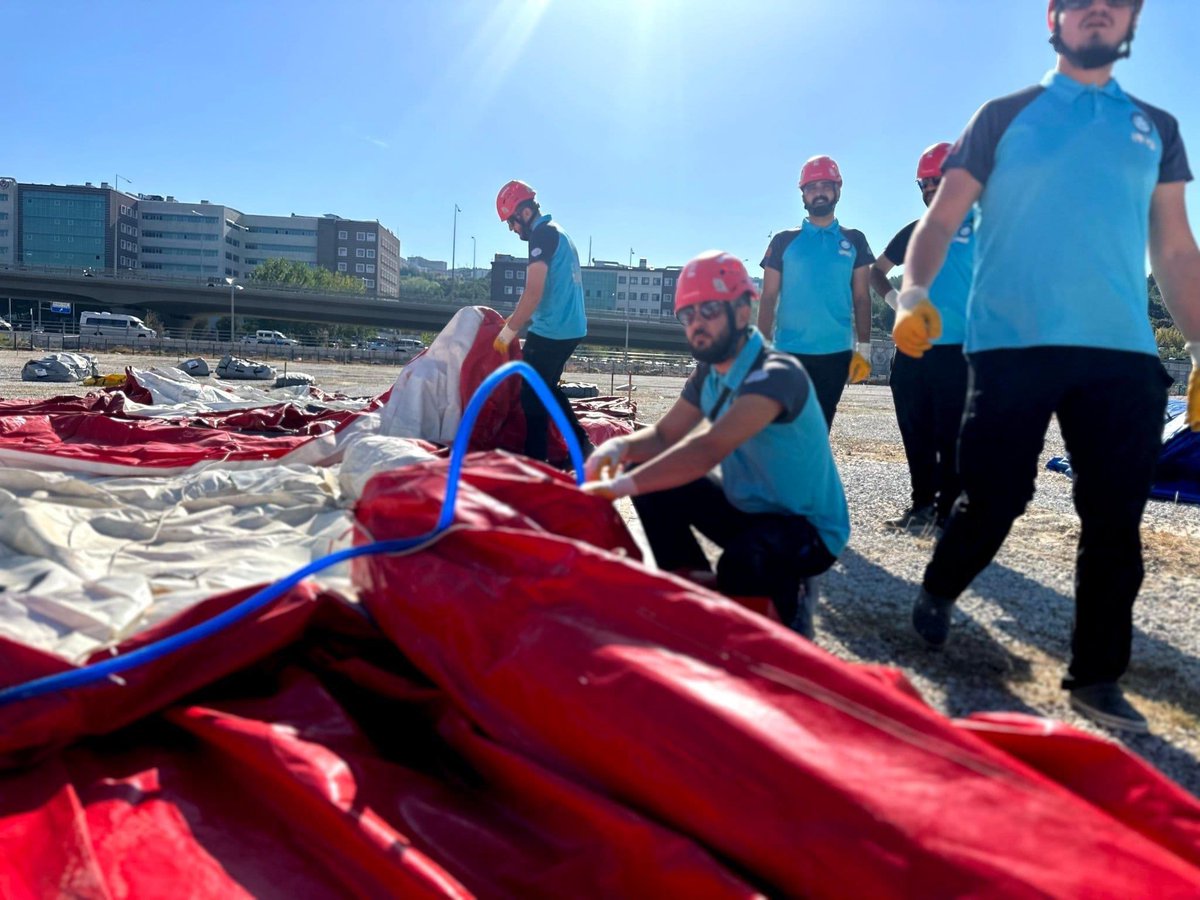 saglikcanakkale's tweet image. 📌 #EuModex Çanakkale Tatbikatı

Medikal kurtarma senaryolarının ağırlıklı ele alınacağı tatbikatın startı verildi. 

AB üye ve katılımcı ülkelerin sağlık afet ve acil durumlarına hazırlıklı olma ve yanıt kapasitelerini güçlendirmeyi hedefleyen tatbikat 22 Eylül&apos;de sona erecek.