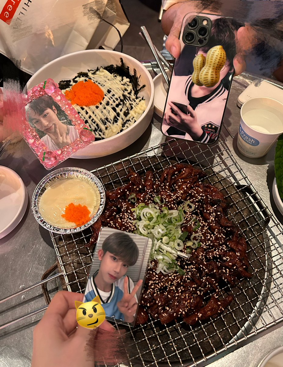 kukin1ce's tweet photo. 😼🐶🥜 https://t.co/7YLashQYUT