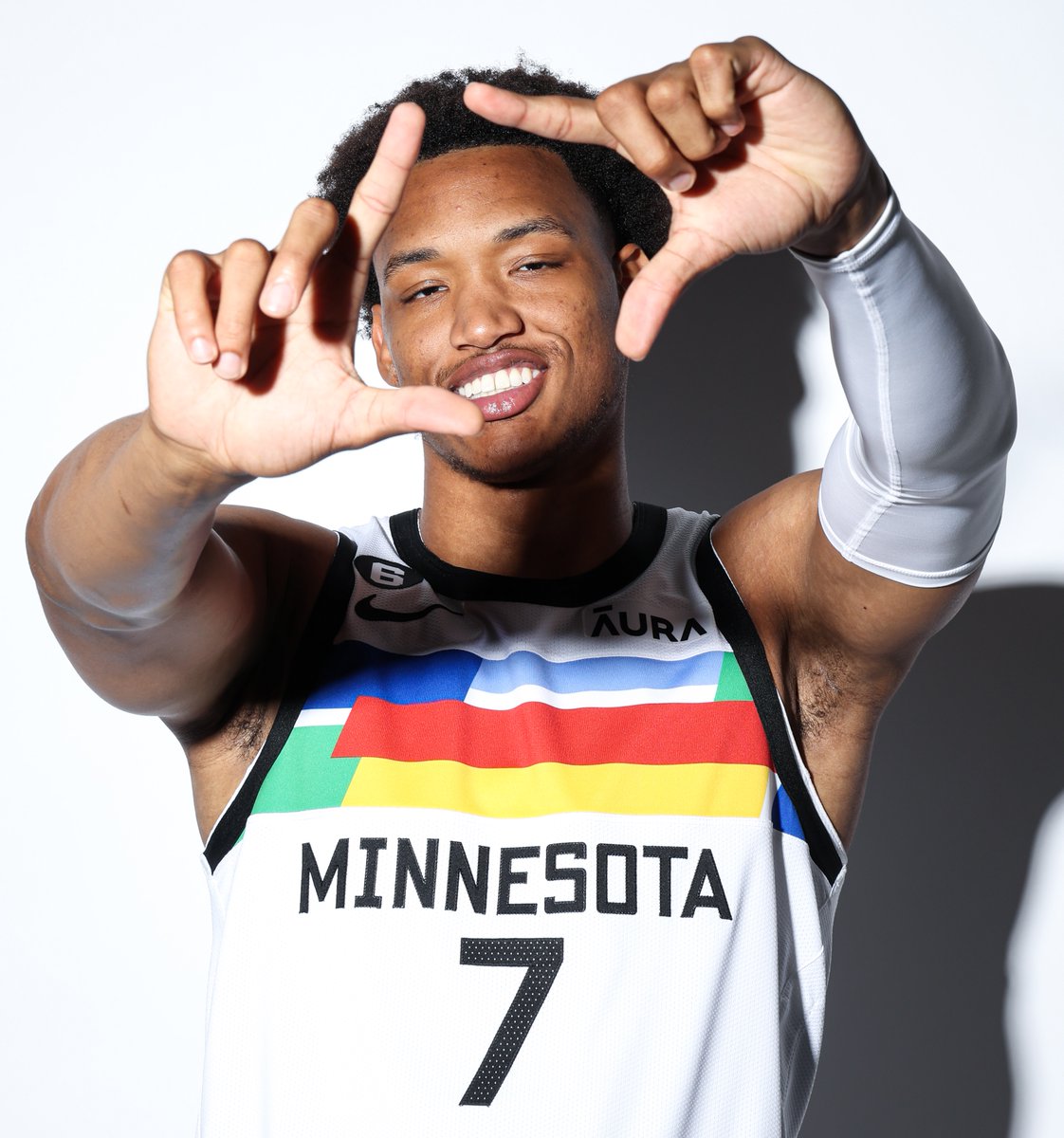 Join us in wishing @thewendellmoore of the @Timberwolves a HAPPY 22nd BIRTHDAY! #NBABDAY