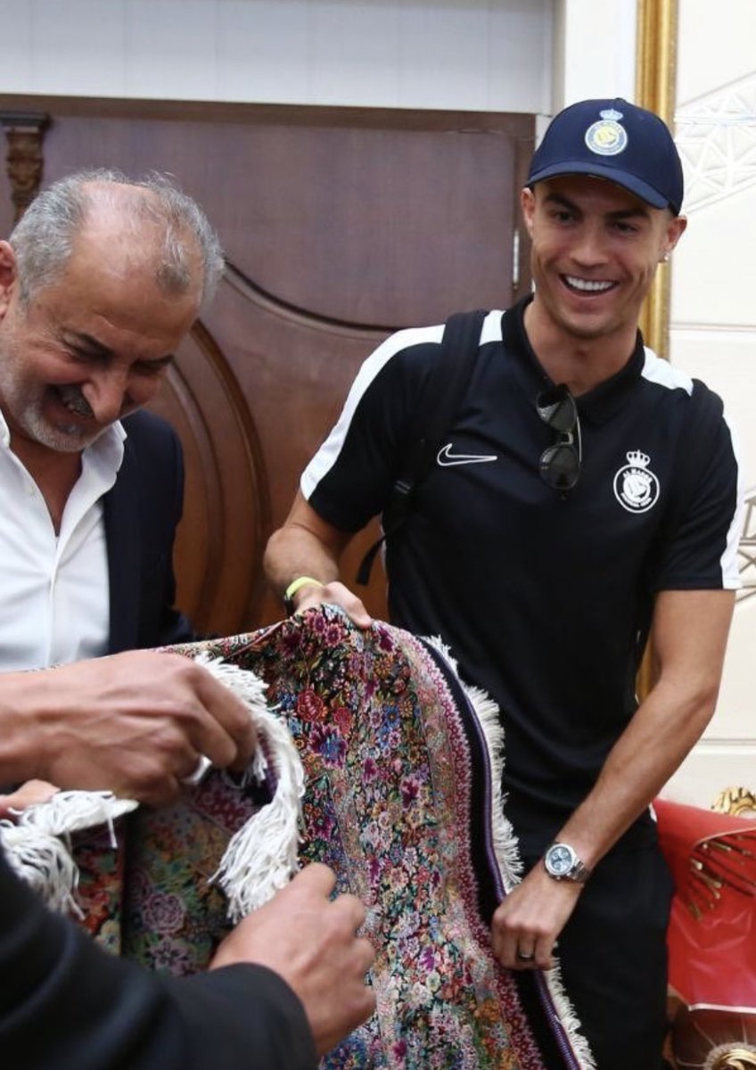 .@Cristiano Cristiano Ronaldo and the Al Nasr Football Club arrive in the Islamic Republic. 👉 A state which doesn’t allow women to freely enter football stadiums and watch the beautiful game for 44 years. ⚽️🏟️