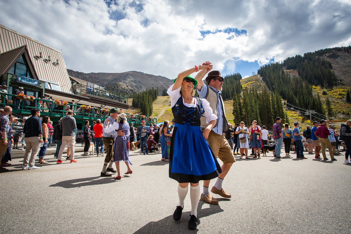 Arapahoe_Basin's tweet photo. The Oktoberfest countdown is on 🍻 Only a few more days till we're dancing our lederhosen off, enjoying some brats and beers, all while taking in the last days of #NotWinter! Join us for FREE lift rides, music, performances, and more. Get your stein today: https://t.co/p3FkY5Yhcw https://t.co/qTVCkXSFKx