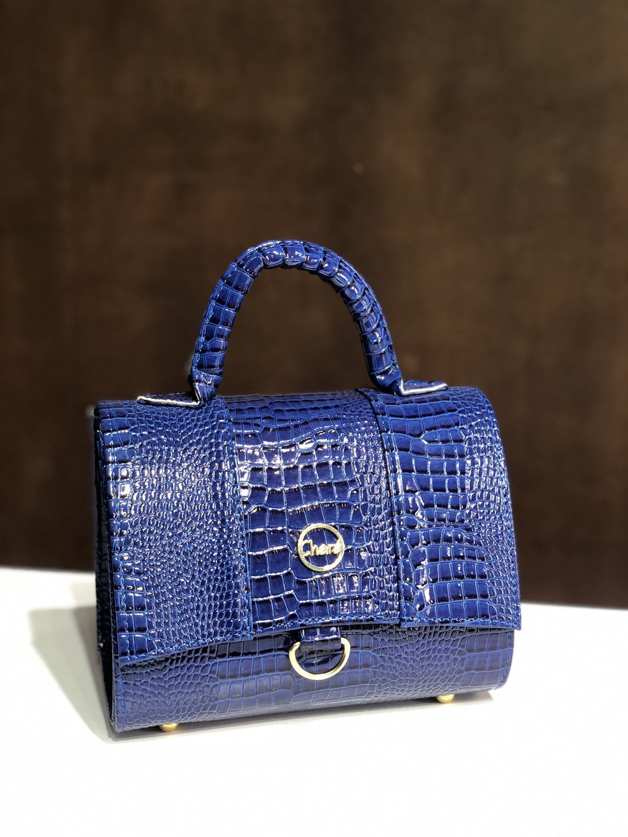 charaluxury's tweet photo. Blue me away💙😍

The “ALEXIS” Bag

Specially made with love, for every woman❤️

It comes with a longer detachable shoulder straps

Price: 22,000 Naira
Size: Midi

Send a DM to order or click link in bio

#Chará
#charáwoman
#madeinnigeria #flutterwavemarket
 #bagsinlagos https://t.co/wzW3dCWLN6