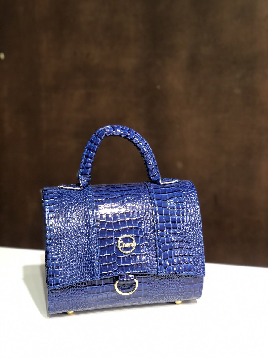 charaluxury's tweet photo. Blue me away💙😍

The “ALEXIS” Bag

Specially made with love, for every woman❤️

It comes with a longer detachable shoulder straps

Price: 22,000 Naira
Size: Midi

Send a DM to order or click link in bio

#Chará
#charáwoman
#madeinnigeria #flutterwavemarket
 #bagsinlagos https://t.co/wzW3dCWLN6