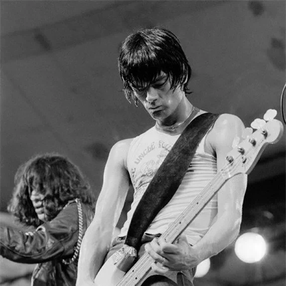 Ramones 'The KKK Took My Baby Away' (Live 1982)
#DeeDeeRamone 18sep51/05jun2002
youtu.be/Wgkvuar2-Jw?si…