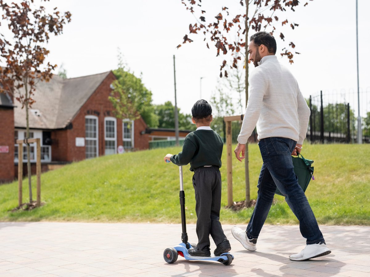 MyJourneyHants's tweet image. Enjoyed having a Walkday to school for TravelWise Week?
By walking, scooting, cycling or using public transport for school journeys you could save money, improve your health whilst helping to reduce congestion &amp;amp; pollution. Visit bit.ly/3t2ynOc  to get involved.
#Walkday