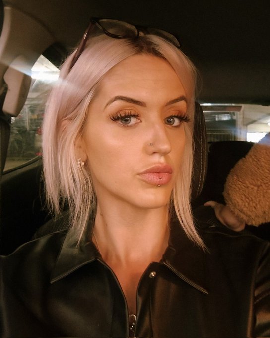 😏💕 https://t.co/ZtKe4OK5AT