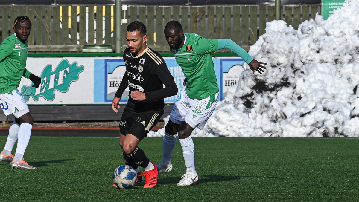 var_nu's tweet photo. Enock Kofi Adu🇬🇭- Ekenäs IF🇫🇮

Vunnit Allsvenskan med både AIK och Malmö (2 gånger) där han även var med och spelade CL. Mindre lyckad i Mjällby och har hamnat i Finska andraligan där han spelat varje minut som kapten i laget som kom delad etta och nu ska in i uppflyttningskval. https://t.co/65IxOjmJIo