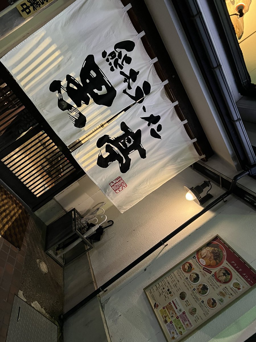 f_hiroto0311's tweet photo. ”熊本学会発表“という名のシーバス釣行
9月12日から16日移動日、発表日を除くと実釣2日間
大潮にあたり短時間勝負を1日上げと下げで2回
干満差が大きすぎてなかなか難しかったけど、アウェイの地で釣れた魚は格別
熊本ラーメンも美味かった
#Fishman
#BlueBlue 
#ナレージ65
#サルベージTG18g https://t.co/3MHUpE2H1J