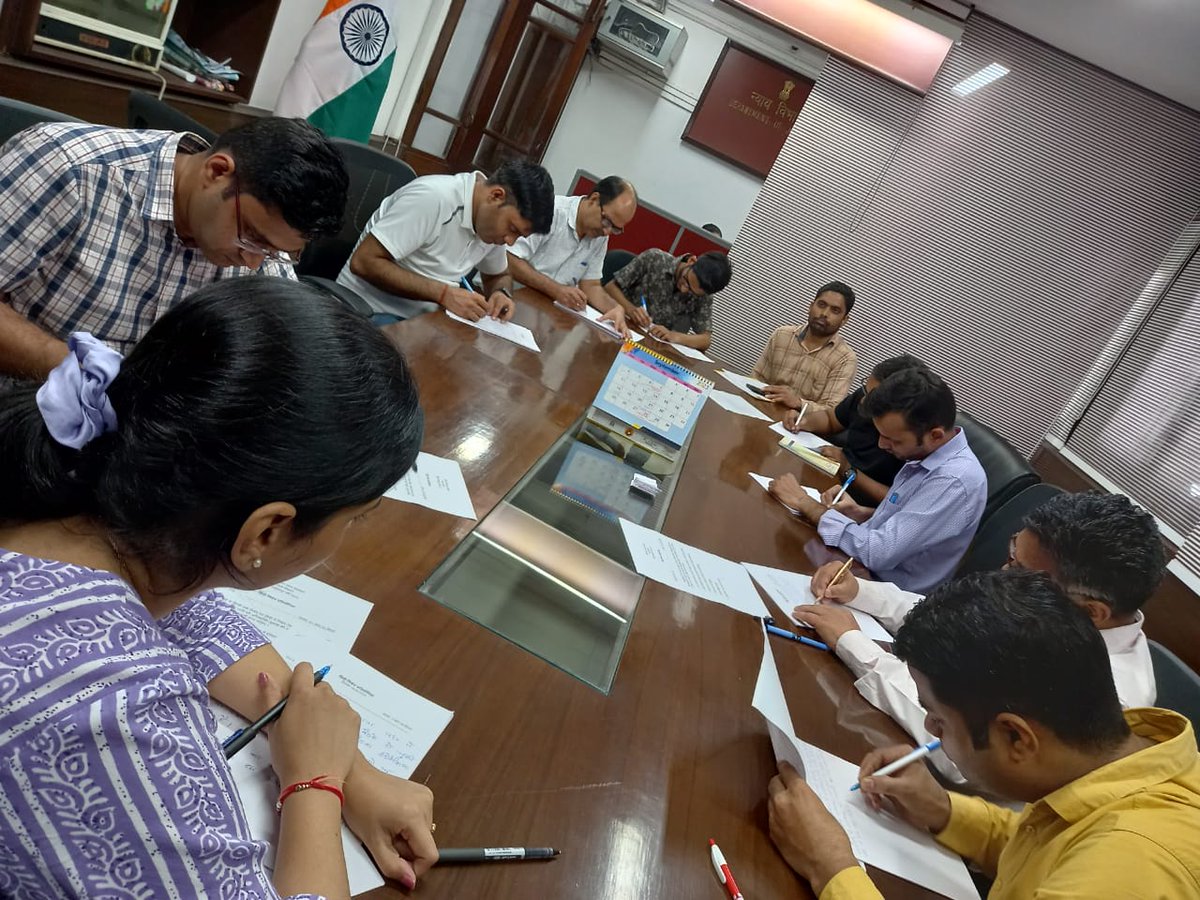 न्याय विभाग, विधि एवं न्याय मंत्रालय ने हिंदी पखवाड़ा के दौरान दिनांक 18.09.2023 को हिंदी भाषा के प्रोत्साहन हेतु निबंध लेखन का आयोजन किया जिसमें विभागीय कर्मचारियों ने भाग लेकर निबंध लेखन के माध्यम से अपने भाव प्रस्तुत किये।