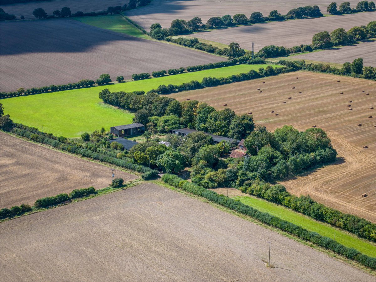 We have launched 3 new farms on the market! Fairview Farm; attractive smallholding with redevelopment potential positioned, approximately 4.891 hectares (12.09 acres). #land #sale #BUCKINGHAMSHIRE briggsandstone.co.uk/app/uploads/20……
📷