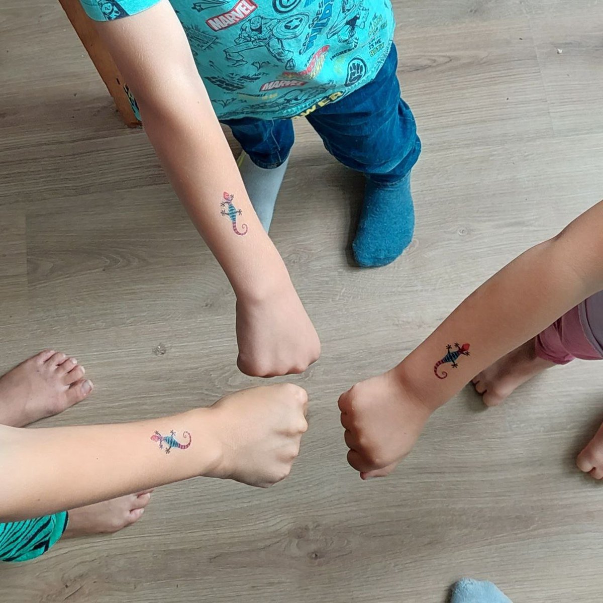 DizzyLizzyGame's tweet image. We're going to #spiel23 and taking with us #1: Dizzy Lizzy Tattoos for everyone!!

Wir gehen zum #spiel23 und nehmen mit #1: Dizzy Lizzy Tattoos für alle!!

We gaan naar #spiel23 en nemen mee #1: Dizzy Lizzy Tattoos voor iedereen!!