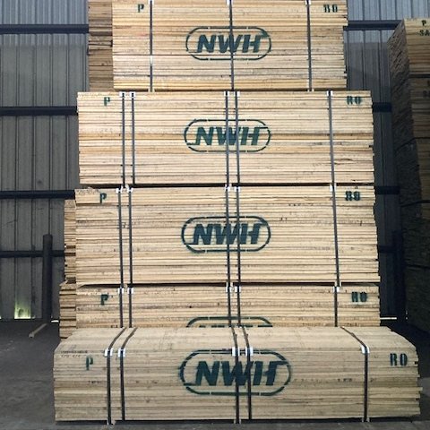 NWH_Inc's tweet photo. Some beautiful Prime Red Oak is heading out of our Ridgeway, PA, facility. Our Red Oak is grown in both our Glacial and Appalachian regions and color sorts are available to help produce furniture and cabinets with beautiful, uniform color tones.
#SimpleNaturalHardwoods #RedOak https://t.co/z3Z0NaQuIU
