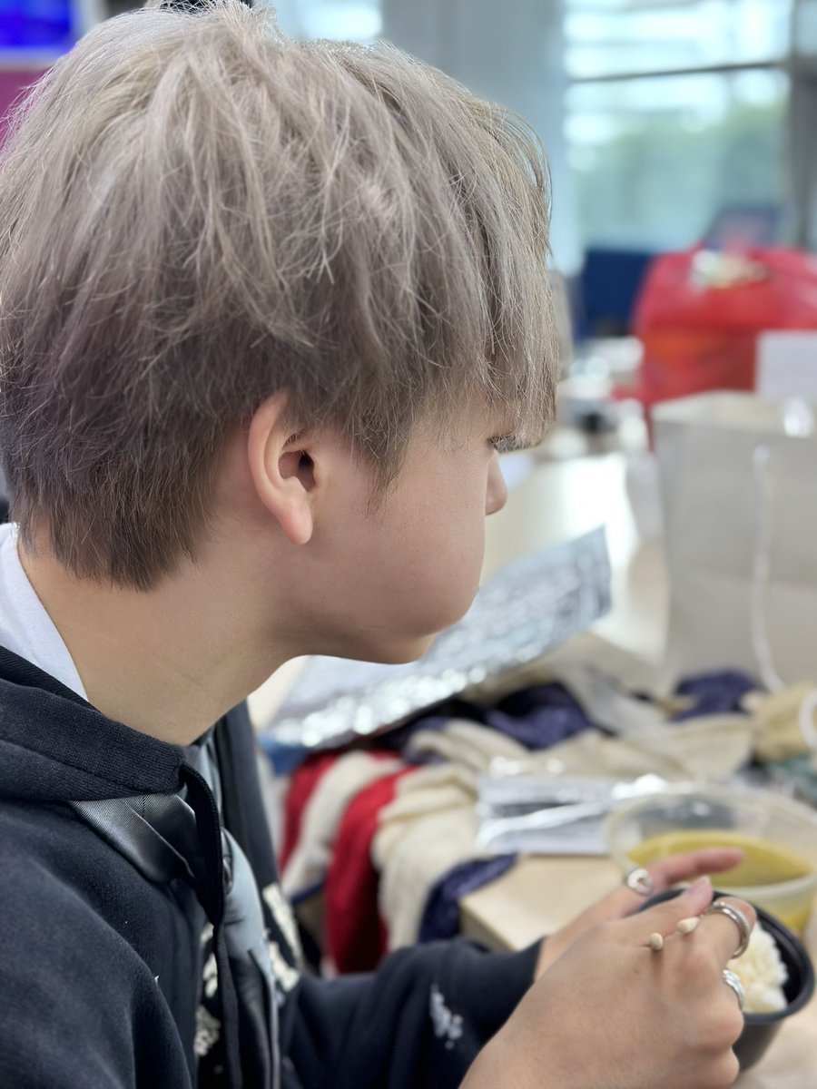 🍴러비티도 나처럼 맛있는거 먹어요🤤
#형준 #인기가요 #SUN_SEEKER